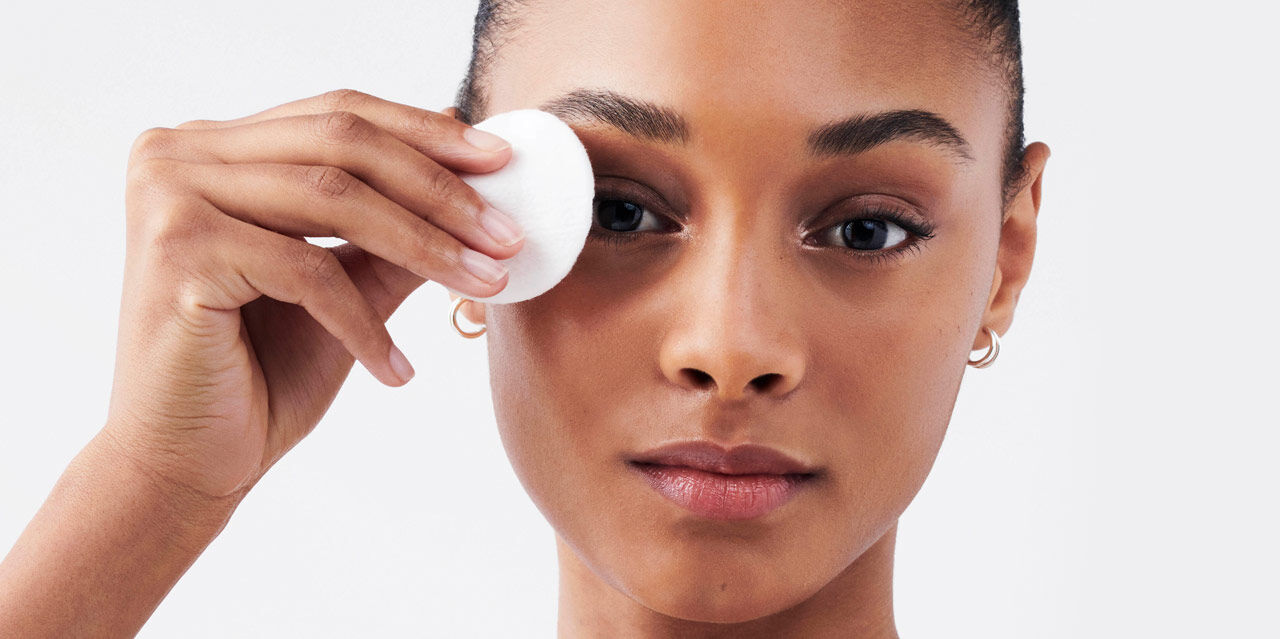 Cleansers that outlet remove makeup